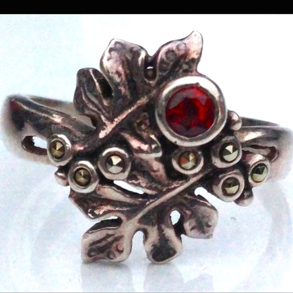 Valtallica's Vintage Jewelry - VINTAGE 925 Silver Natural RED Garnet + Marcasites